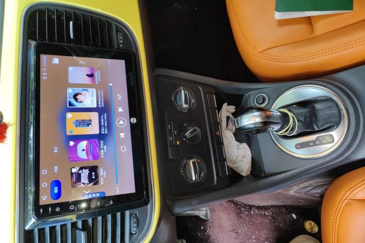 Used Volkswagen Beetle 2013 1.2TSI Fashion Edition Audio And AC Panel