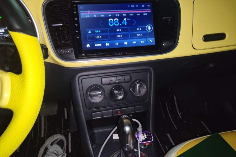 Used Volkswagen Beetle 2013 1.2TSI Fashion Edition Audio And AC Panel