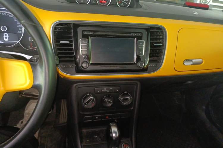 Used Volkswagen Beetle 2013 1.2TSI Comfort Model Audio And AC Panel