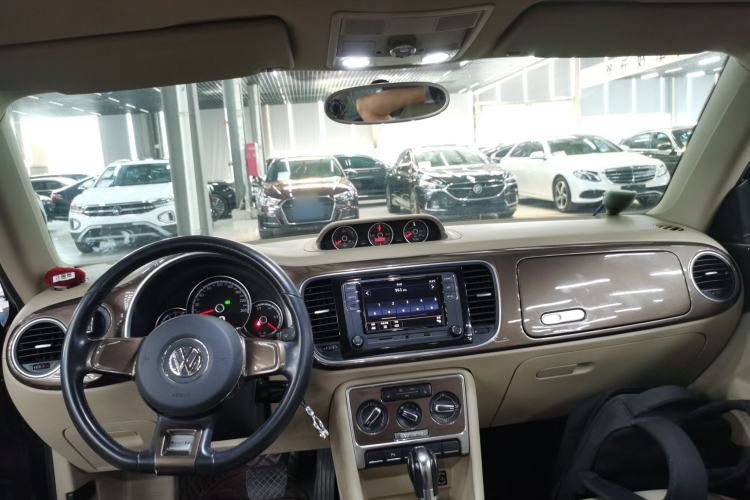 Used Volkswagen Beetle 2013 1.4 TSI Comfort Model Center Console