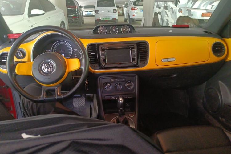 Used Volkswagen Beetle 2013 1.2TSI Comfort Model Center Console