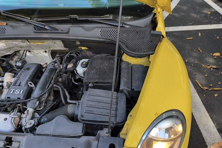 Used Volkswagen Beetle 2013 1.2TSI Fashion Edition Engine Bay Left