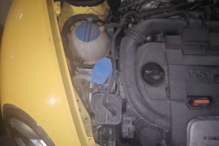 Used Volkswagen Beetle 2013 1.4TSI Luxury Model Engine Bay Right