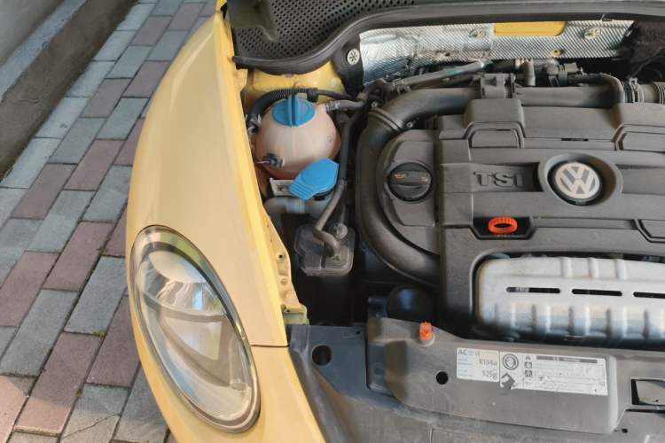 Used Volkswagen Beetle 2013 1.4TSI Fashion Edition Engine Bay Right
