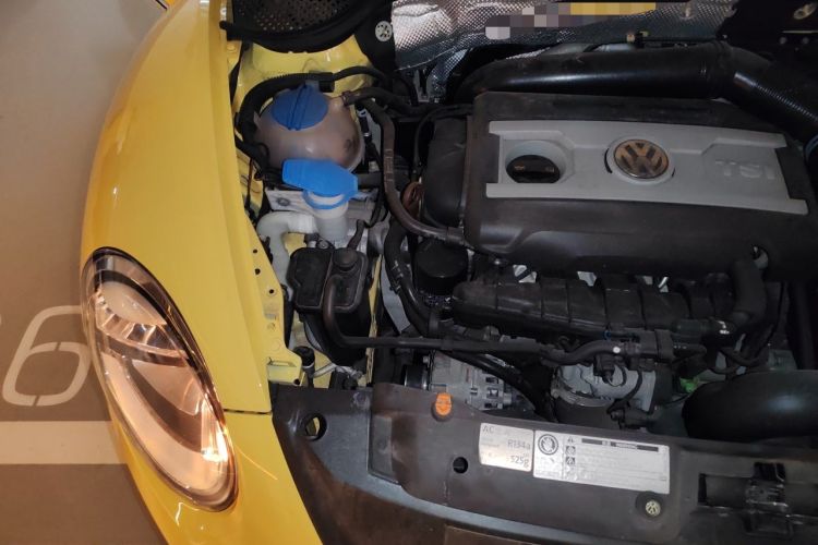 Used Volkswagen Beetle 2013 2.0 TSI Top-Trim Model Engine Bay Right