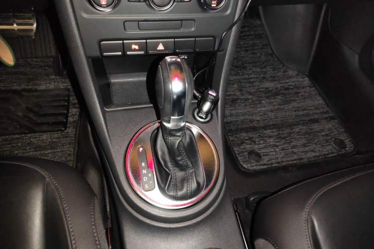 Used Volkswagen Beetle 2013 2.0 TSI Top-Trim Model Gear Lever