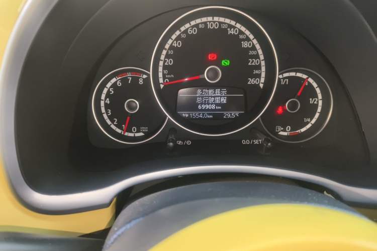 Used Volkswagen Beetle 2013 1.4TSI Fashion Edition Odometer Close Up