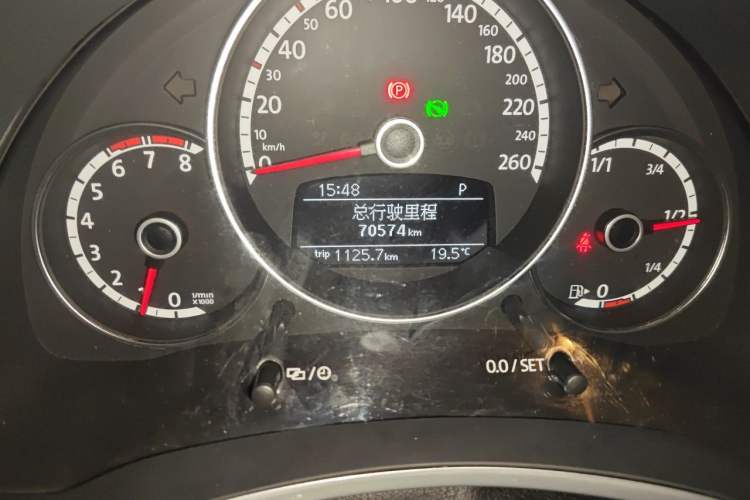 Used Volkswagen Beetle 2013 1.4TSI Fashion Edition Odometer Close Up