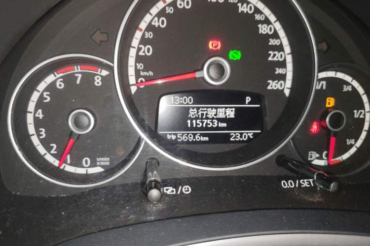 Used Volkswagen Beetle 2013 1.2TSI Fashion Edition Odometer Close Up