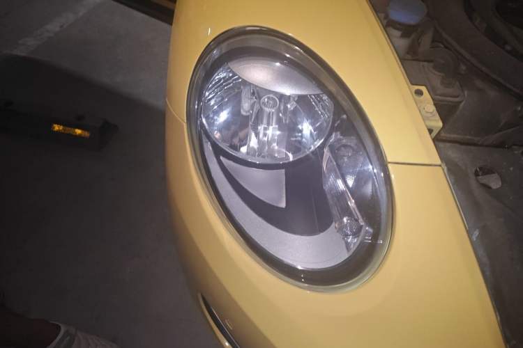 Used Volkswagen Beetle 2013 1.4TSI Luxury Model Right Front Headlight