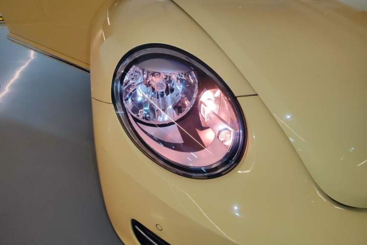 Used Volkswagen Beetle 2013 2.0 TSI Top-Trim Model Right Front Headlight