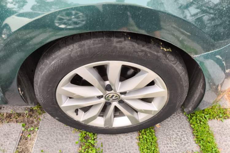 Used Volkswagen Beetle 2013 1.4TSI Fashion Edition Right Front Wheel Hub