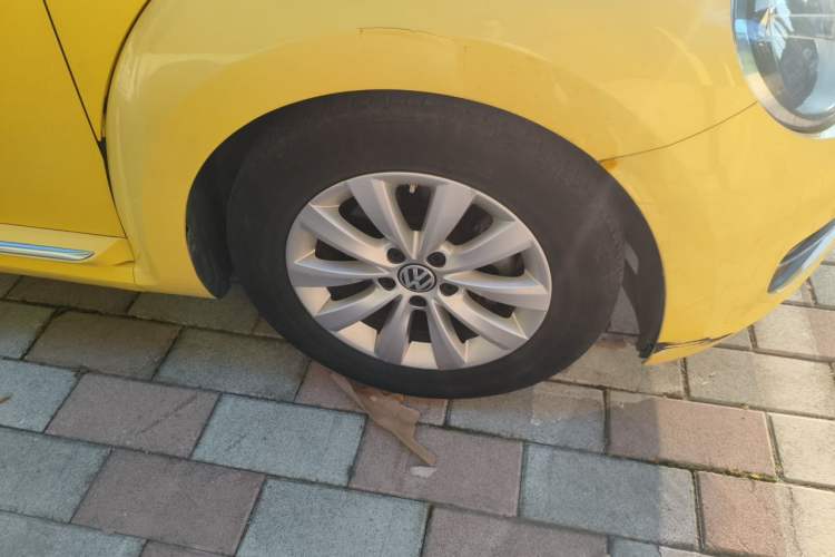 Used Volkswagen Beetle 2013 1.4TSI Fashion Edition Right Front Wheel Hub