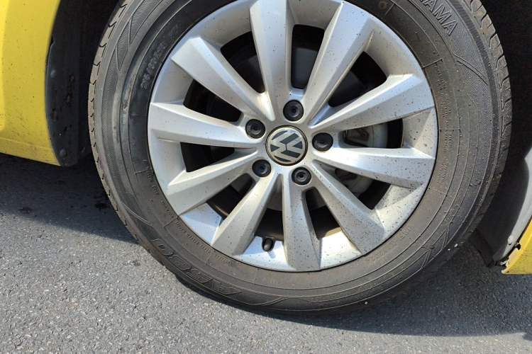 Used Volkswagen Beetle 2013 1.2TSI Fashion Edition Right Front Wheel Hub