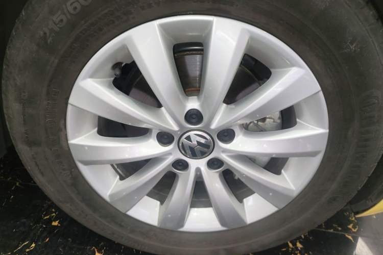 Used Volkswagen Beetle 2013 1.4TSI Fashion Edition Right Front Wheel Hub