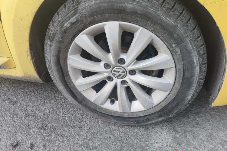Used Volkswagen Beetle 2013 1.2TSI Comfort Model Right Front Wheel Hub