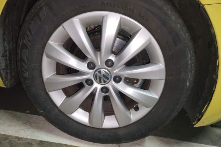 Used Volkswagen Beetle 2013 1.2TSI Fashion Edition Right Front Wheel Hub