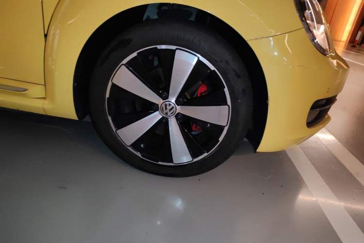 Used Volkswagen Beetle 2013 2.0 TSI Top-Trim Model Right Front Wheel Hub