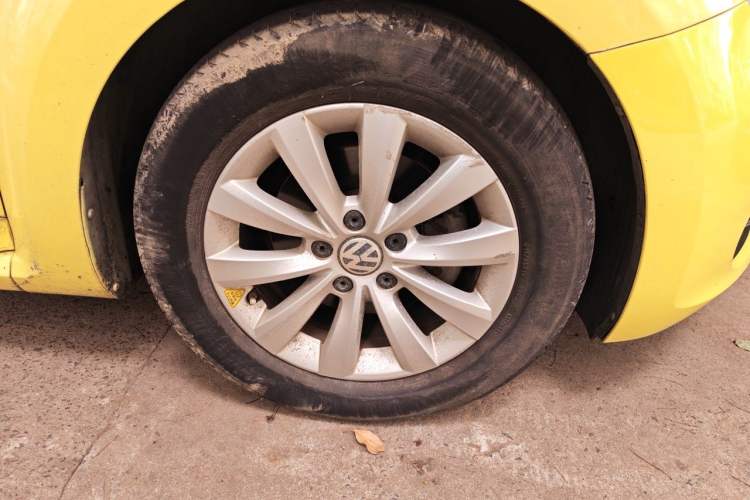 Used Volkswagen Beetle 2013 1.4TSI Fashion Edition Right Front Wheel Hub