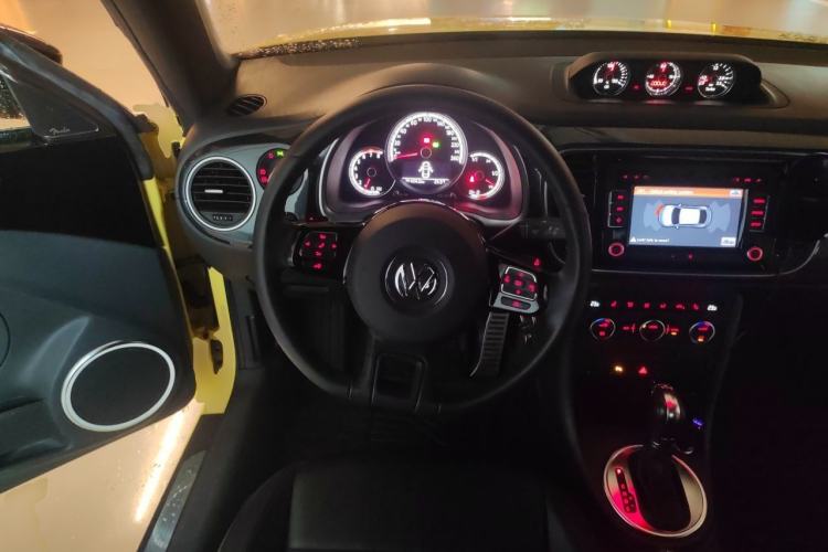 Used Volkswagen Beetle 2013 2.0 TSI Top-Trim Model Steering Wheel
