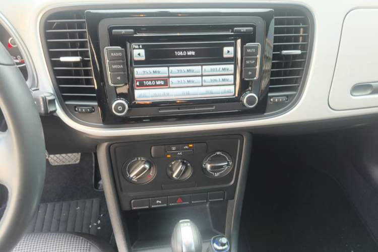 Used Volkswagen Beetle 2014 1.2TSI Fashion Edition Audio And AC Panel