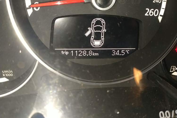 Used Volkswagen Beetle 2014 1.4TSI Fashion Edition Odometer Close Up