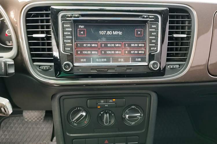 Used Volkswagen Beetle 2014 1.2TSI Fashion Edition Audio And AC Panel