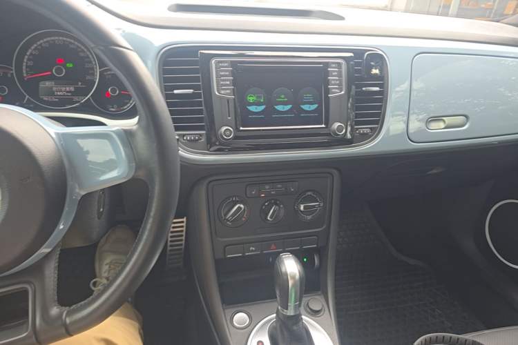Used Volkswagen Beetle 2014 1.2TSI Comfort Model Audio And AC Panel