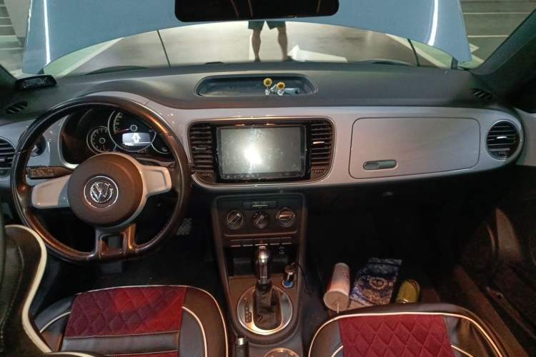 Used Volkswagen Beetle 2014 1.4TSI Comfort Model Center Console