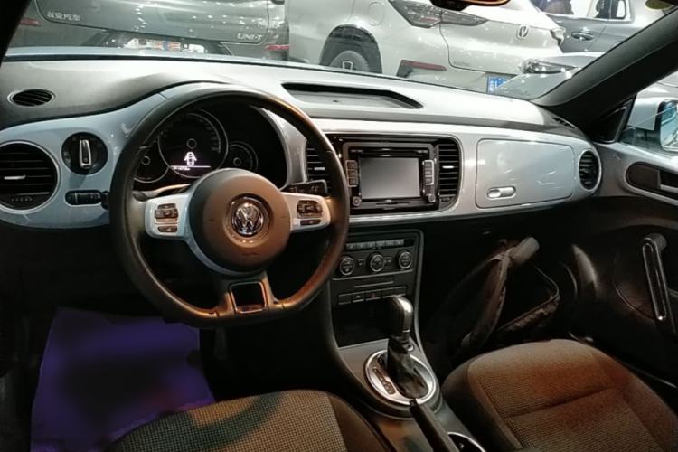 Used Volkswagen Beetle 2014 1.2TSI Comfort Model Center Console