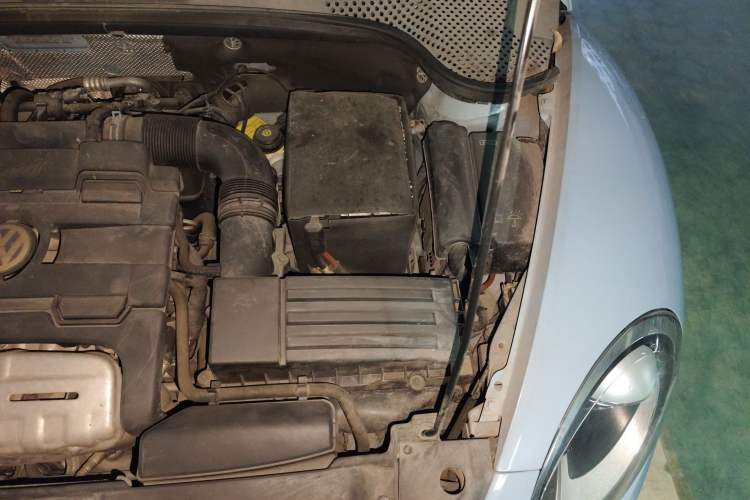 Used Volkswagen Beetle 2014 1.4TSI Luxury Model Engine Bay Left