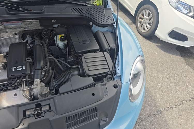 Used Volkswagen Beetle 2014 1.2TSI Comfort Model Engine Bay Left