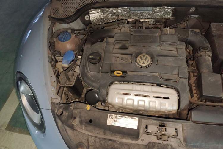 Used Volkswagen Beetle 2014 1.4TSI Luxury Model Engine Bay Right