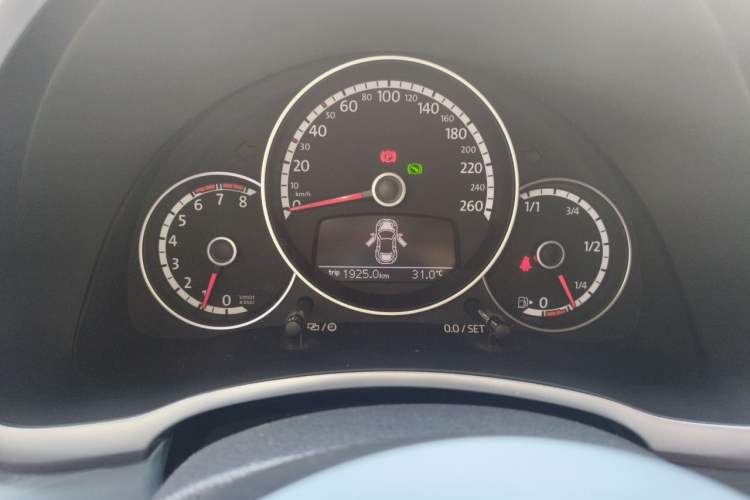 Used Volkswagen Beetle 2014 1.4TSI Fashion Edition Instrument Cluster