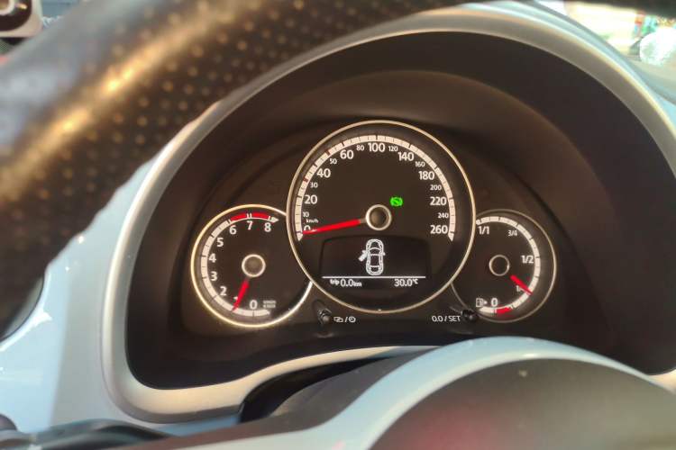 Used Volkswagen Beetle 2014 1.4TSI Fashion Edition Instrument Cluster