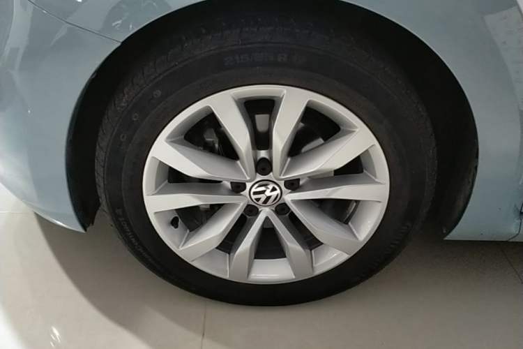 Used Volkswagen Beetle 2014 1.2TSI Comfort Model Left Front Wheel Hub