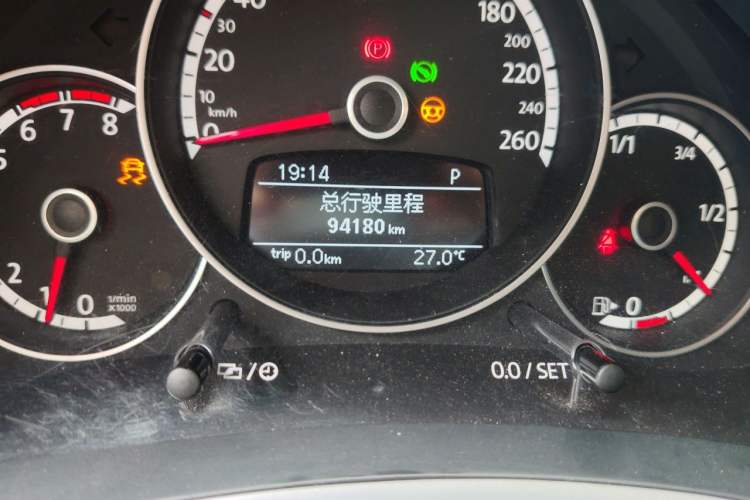 Used Volkswagen Beetle 2014 1.2TSI Fashion Edition Odometer Close Up