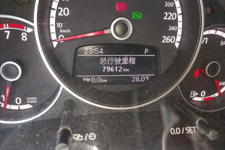 Used Volkswagen Beetle 2014 1.2TSI Fashion Edition Odometer Close Up