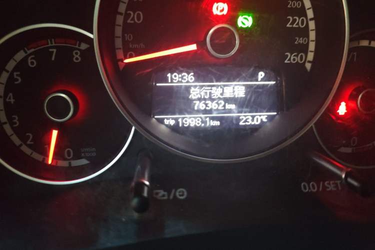 Used Volkswagen Beetle 2014 1.2TSI Fashion Edition Odometer Close Up