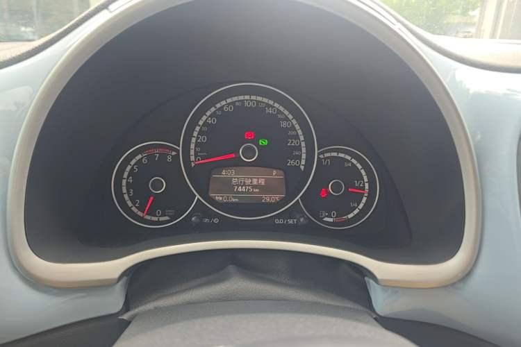 Used Volkswagen Beetle 2014 1.2TSI Comfort Model Odometer Close Up