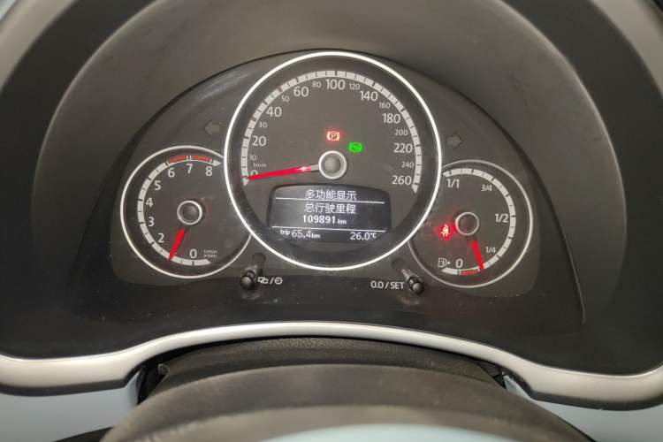 Used Volkswagen Beetle 2014 1.2TSI Fashion Edition Odometer Close Up