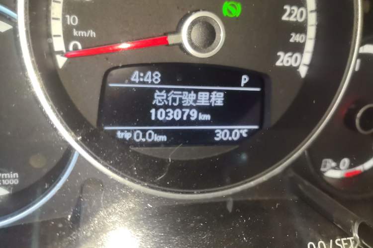 Used Volkswagen Beetle 2014 1.4TSI Fashion Edition Odometer Close Up