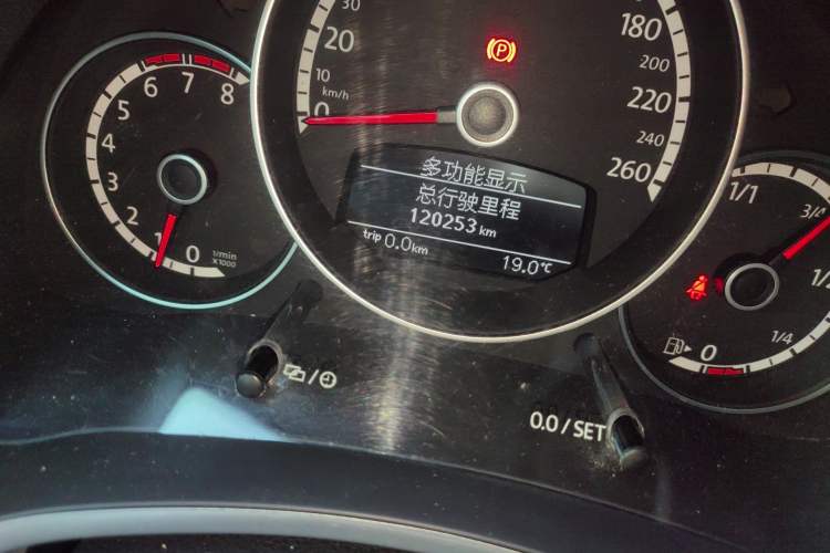 Used Volkswagen Beetle 2014 1.2TSI Fashion Edition Odometer Close Up