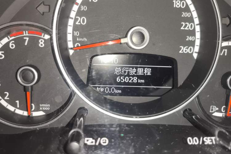 Used Volkswagen Beetle 2014 1.2TSI Comfort Model Odometer Close Up
