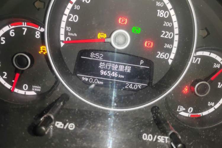 Used Volkswagen Beetle 2014 1.2TSI Fashion Edition Odometer Close Up