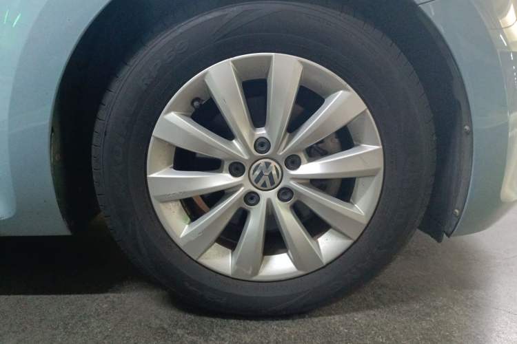 Used Volkswagen Beetle 2014 1.4TSI Comfort Model Right Front Wheel Hub