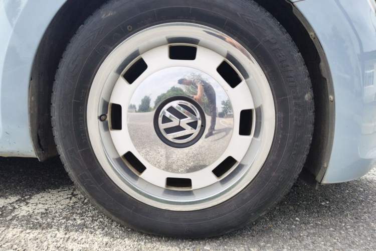 Used Volkswagen Beetle  Right Front Wheel Hub
