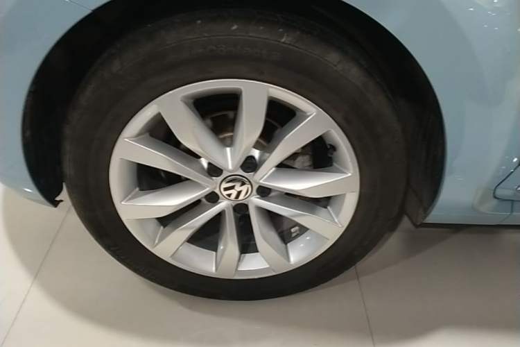 Used Volkswagen Beetle 2014 1.2TSI Comfort Model Right Rear Wheel Hub