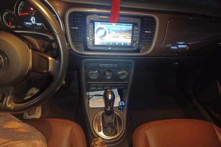 Used Volkswagen Beetle 2014 1.2TSI Fashion Edition Audio And AC Panel
