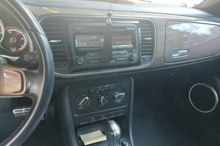 Used Volkswagen Beetle 2014 1.2TSI Comfort Model Audio And AC Panel